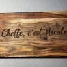 Avec votre prénom, en Acacia, gravée avec votre prénom, planche de présentation, apéritif, charcuterie, fromage.