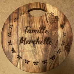 Planche en Acacia personnalisée - Nom de Famille