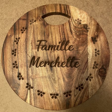 Avec votre nom de famille, en Acacia, 30x30 cm, planche à découper gravée, de présentation, apéritif, charcuterie, fromage