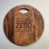 Planche en acacia gravée – Famille Zéro Déchet