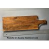 Pour un couple, en Acacia, gravée de 2 prénoms, planche de présentation, apéritif, charcuterie, fromage.