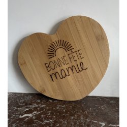 Bonne Fête Maman ou Bonne Fête Grand Mère , en Bambou, 24x23 cm, gravée , modèle "coeur"