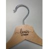Cintre en Bois Gravure Personnalisé