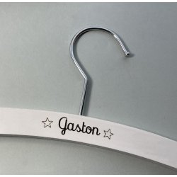 Cintre pour Bébé en Bois Gravure Personnalisée, modèle Rétro