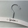 Cintre pour Bébé en Bois Gravure Personnalisée, modèle Rétro
