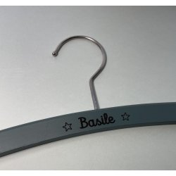 Cintre pour Bébé en Bois Gravure Personnalisée, modèle Rétro