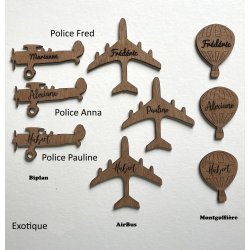 Avion, Marque Place,  en bois gravé.