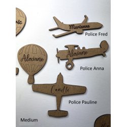 Avion, Marque Place,  en bois gravé.