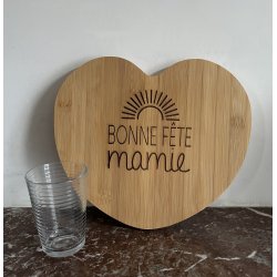 Planche coeur à découper personnalisée Bonne Fête Maman, avec le / les prénom(s) des enfant(s)