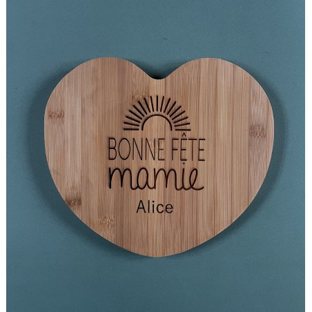 Planche coeur à découper personnalisée Bonne Fête Maman, avec le / les prénom(s) des enfant(s)