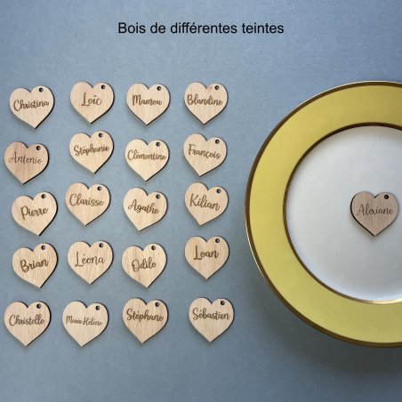 MARQUE-PLACE ROND, HEXAGONE OU CŒUR EN BOIS GRAVÉ