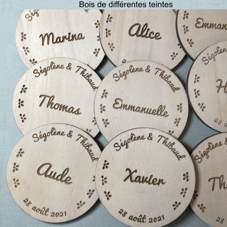 Sous Verre 3 personnalisations : nom des mariés, date du mariage et prénom de l'invité (modèle Thib)