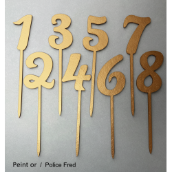 Numéro en chiffre en bois peint de couleurs, sur pic ou support