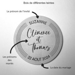 Sous Verre plexiglas 3 personnalisations : nom des mariés, date du mariage et prénom de l'invité (modèle Clem)