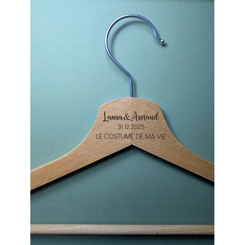 Cintre en Bois Gravure Personnalisé, Robe, Costume