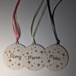 Boule de Noël en bois personnalisée - Rond ou Etoile