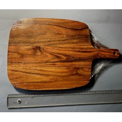 Personnalisée, en Acacia, gravée avec vos prénoms, modèle "ovale", planche de présentation, apéritif, charcuterie, fromage