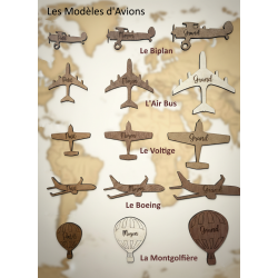 Avion, Marque Place,  en bois gravé.