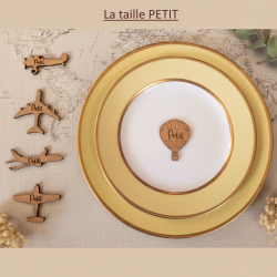 Avion, Marque Place,  en bois gravé.