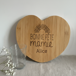Planche en Bambou personnalisée - Cadeau Fête des Mamans ou Grands-Mères - Cœur 24x23 cm