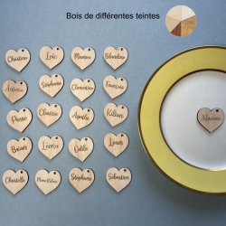 Coeur, marque-place en bois gravé.