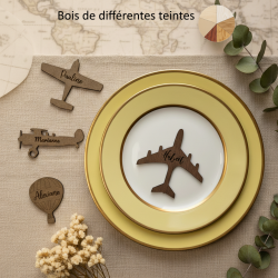 Avion, Marque Place,  en bois gravé.