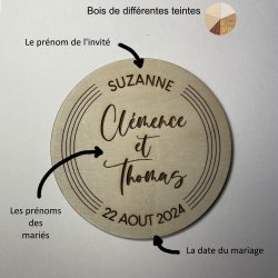 Sous Verre bois 3 personnalisations : nom des mariés, date du mariage et prénom de l'invité (modèle Clem)