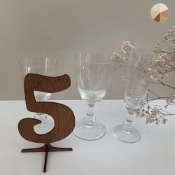 Numéro en Chiffres, en bois, sur socle court, police Fred