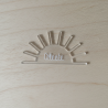 Demi-Soleil,  marque-place en  plexiglas