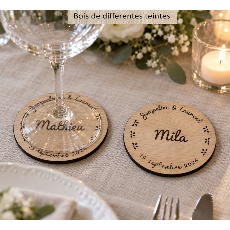 Sous Verre bois 3 personnalisations : nom des mariés, date du mariage et prénom de l'invité (modèle Thib)